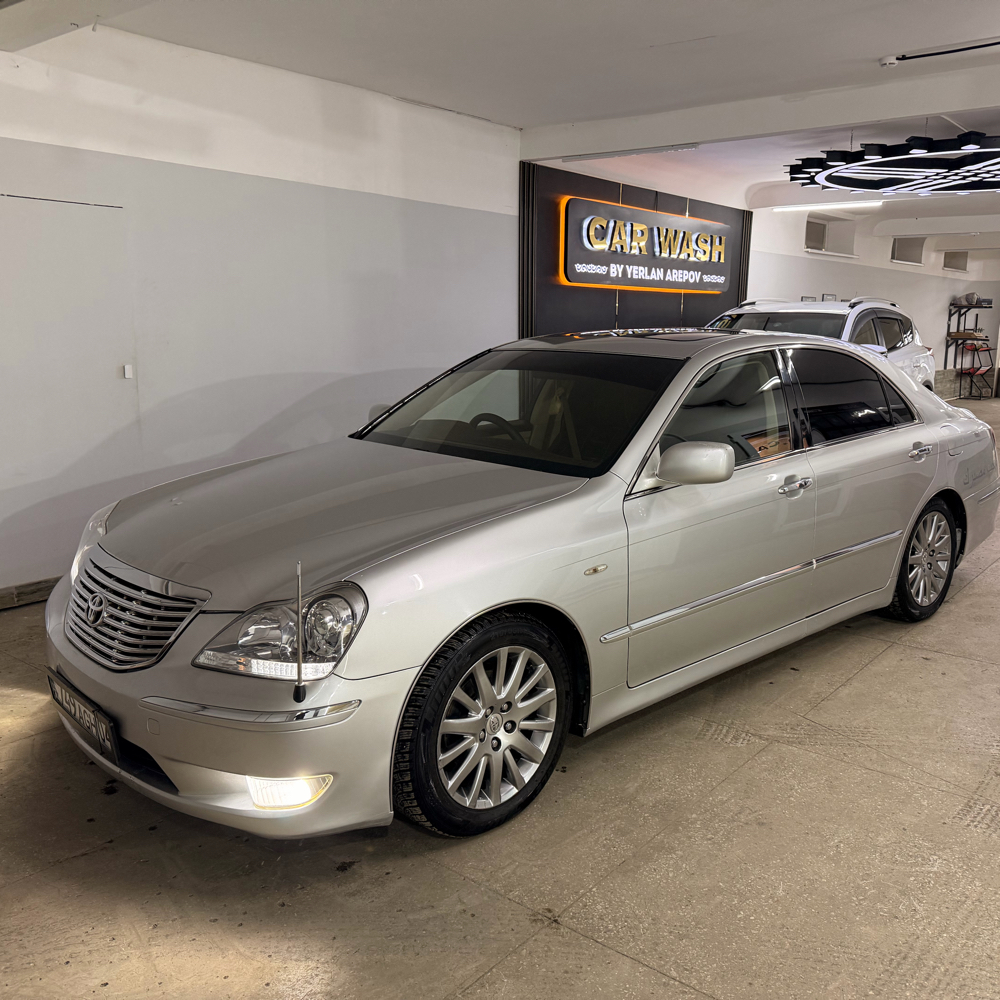 Toyota Crown Majesta